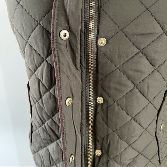 Quilted Vest w/ Faux Fur Trim Hood - Picture 4 of 8